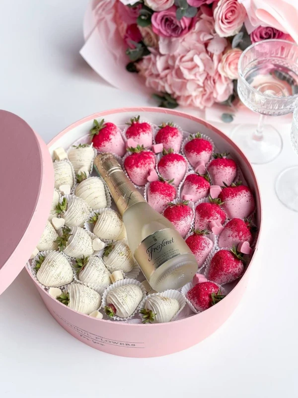 Клубничный бокс с шампанским "Шелк" M, изображение 2